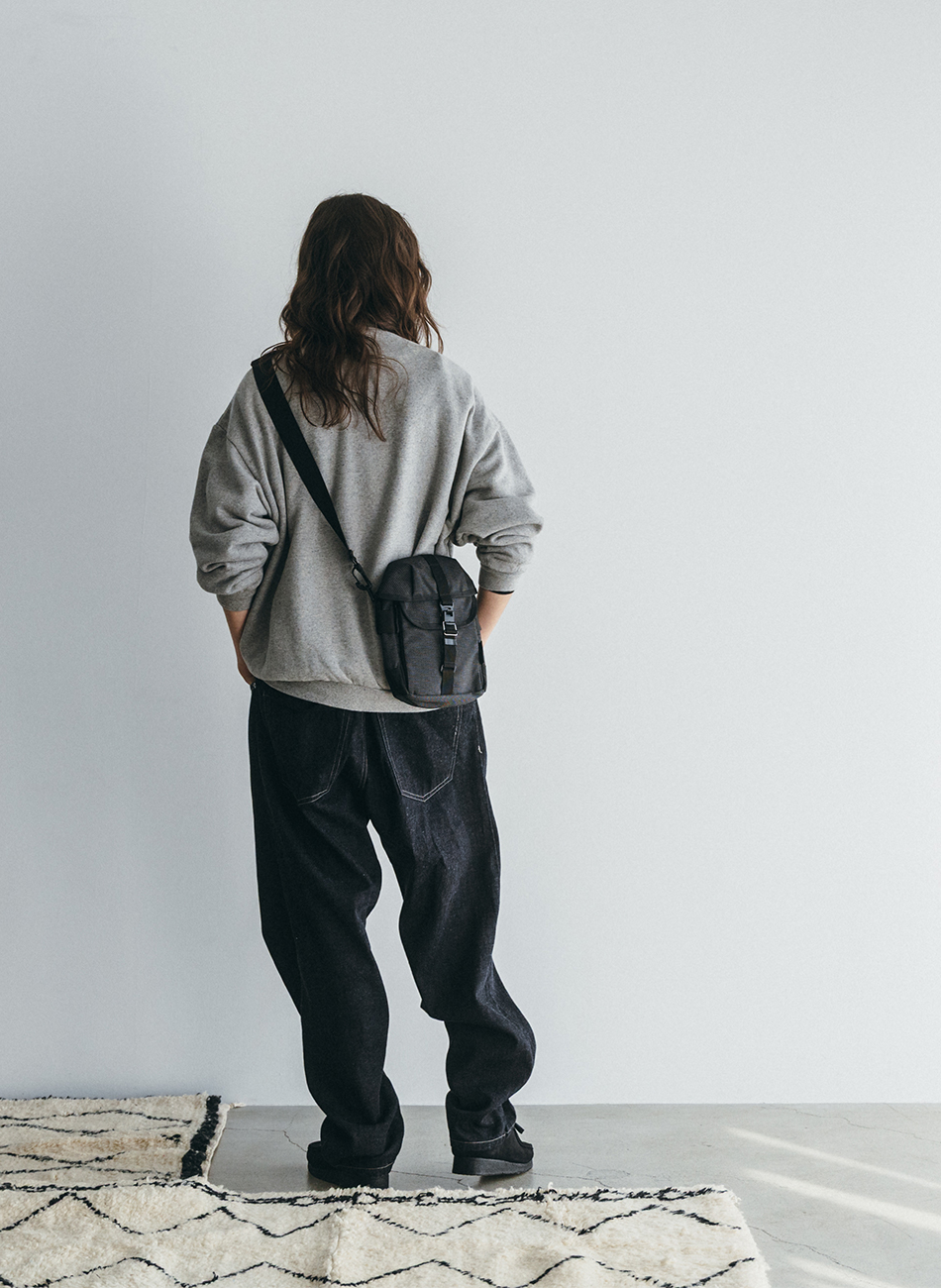 グレーのスウェット