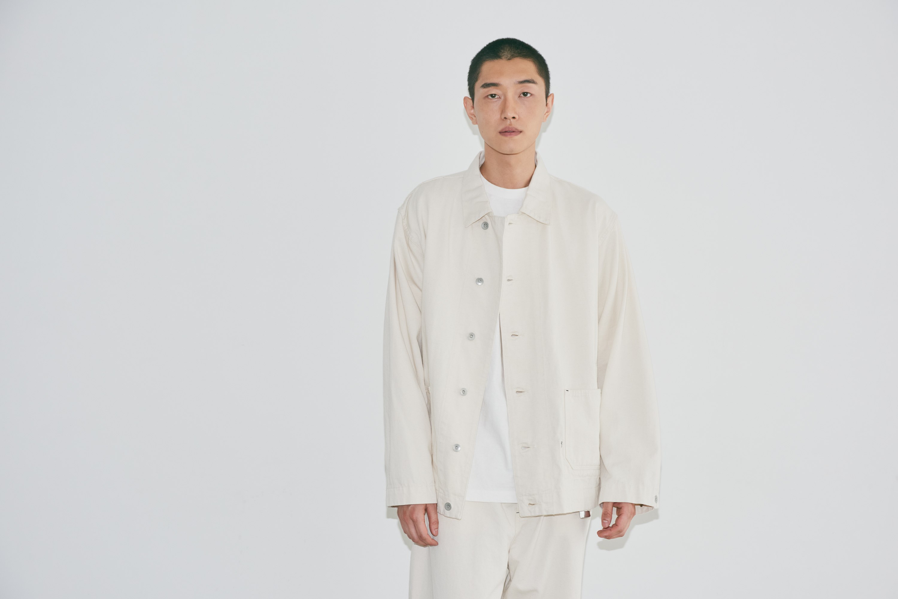 [UpcycleLino] × SKEWed CHINO Back Tuck Jacket & Pants モデル着用（生成）